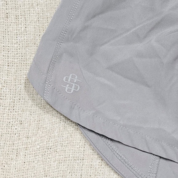 Simply Southern Gray 3.5" Lined Tech Workout Running Shorts Women's Medium - Picture 3 of 6